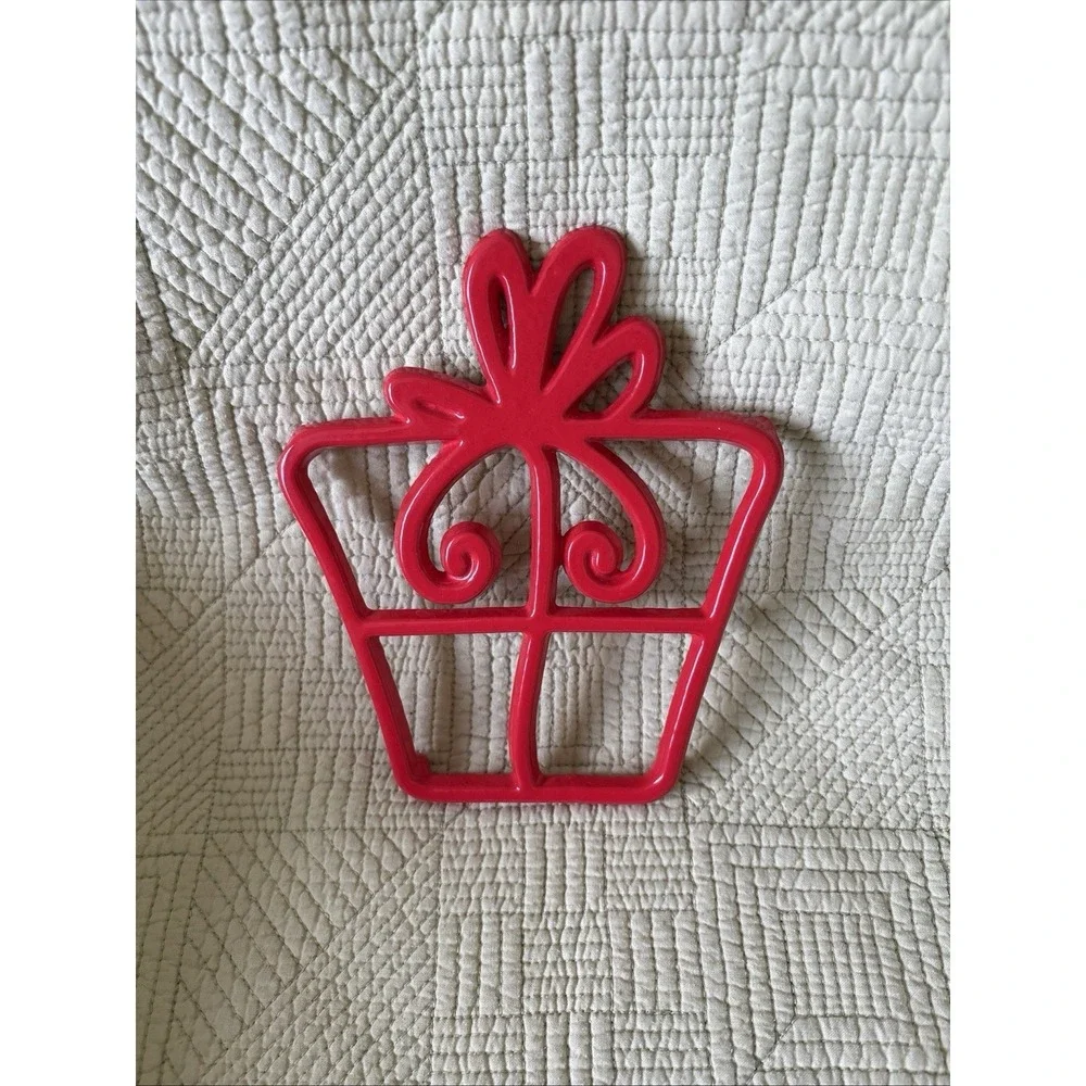Vintage Footed Trivet Kitchen Decoration Red Cast Iron Christmas Gift 7x6